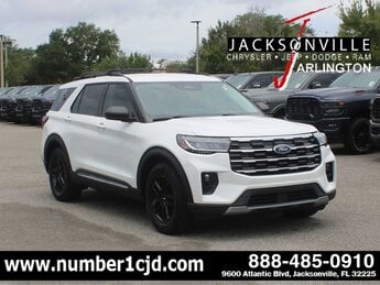 2025 Star White Metallic Tri-Coat Ford Explorer Active G 2.3L 4 Cylinder Engine2.3 4 Door SUV RWD Automatic