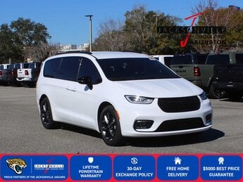 2026 Bright White Clearcoat Chrysler Pacifica Select 4 Door FWD Van G 3.6L V6 Cylinder Engine3.6