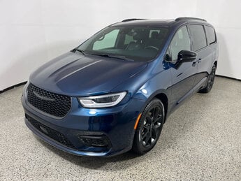 2025 Chrysler Pacifica Limited FWD 4 Door Automatic Van
