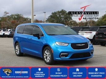 2026 Hydro Blue Pearlcoat Chrysler Pacifica Limited 4 Door Automatic Van