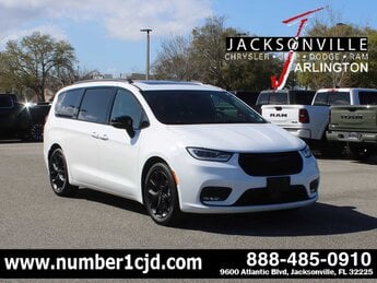 2025 Bright White Clearcoat Chrysler Pacifica Limited FWD G 3.6L V6 Cylinder Engine3.6 Van