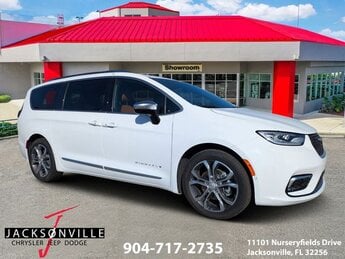 2026 Bright White Clearcoat Chrysler Pacifica Pinnacle Automatic Van 3.6L V6 24V VVT Engine 4 Door