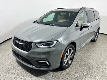 2023 Chrysler Pacifica Pinnacle 4 Door AWD Automatic G 3.6L V6 Cylinder Engine3.6