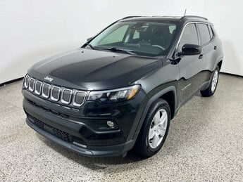 2022 Diamond Black Crystal Pearlcoat Jeep Compass Latitude Automatic FWD SUV 4 Door