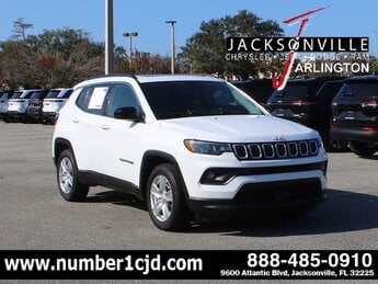2022 Bright White Clearcoat Jeep Compass Latitude G 2.4L 4 Cylinder Engine2.4 SUV FWD 4 Door