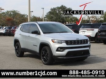 2026 Silver Zynith Metallic Clearcoat Jeep Compass Latitude Altitude 4X4 4 Door G 2.0L 4 Cylinder Engine2.0 Automatic