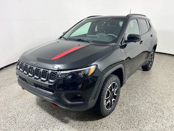 2025 Diamond Black Crystal Pearlcoat Jeep Compass Trailhawk 4 Door G 2.0L 4 Cylinder Engine2.0 4X4 Automatic