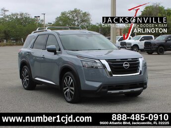 2025 Boulder Gray Pearl Nissan Pathfinder Platinum 4 Door SUV FWD G 3.5L V6 Cylinder Engine3.5 Automatic