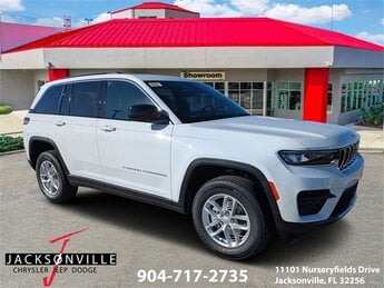 2025 Bright White Clearcoat Jeep Grand Cherokee Laredo X 4 Door SUV 3.6L V6 24V VVT Engine RWD