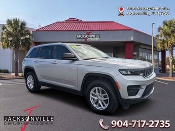 2025 Silver Zynith Jeep Grand Cherokee Laredo X 3.6L V6 24V VVT Engine Automatic 4 Door RWD SUV