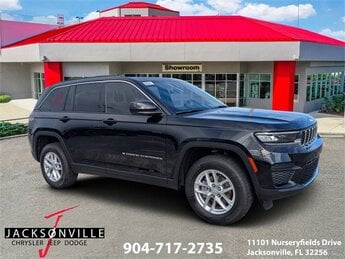 2025 Diamond Black Crystal Pearlcoat Jeep Grand Cherokee Laredo X Automatic 3.6L V6 24V VVT Engine SUV RWD
