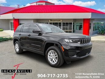 2025 Diamond Black Crystal Pearlcoat Jeep Grand Cherokee Laredo X 3.6L V6 24V VVT Engine 4 Door RWD