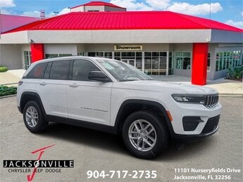 2025 Bright White Clearcoat Jeep Grand Cherokee Laredo X 3.6L V6 24V VVT Engine RWD SUV
