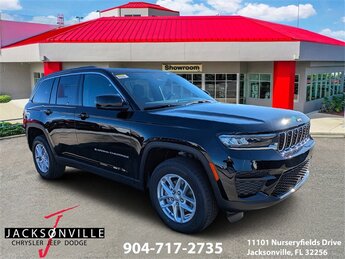 2025 Diamond Black Crystal Pearlcoat Jeep Grand Cherokee Laredo X 3.6L V6 24V VVT Engine Automatic RWD 4 Door SUV
