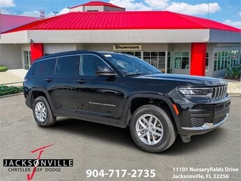 2025 Diamond Black Crystal Pearlcoat Jeep Grand Cherokee Laredo X 4 Door Automatic RWD