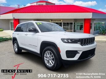 2024 Bright White Clearcoat Jeep Grand Cherokee Laredo Automatic 4X4 SUV