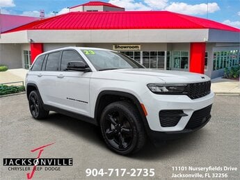 2023 Bright White Clearcoat Jeep Grand Cherokee Altitude 4 Door SUV 3.6L V6 24V VVT Engine 4X4 Automatic