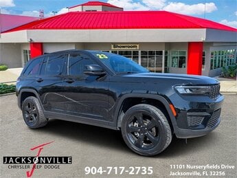 2023 Diamond Black Crystal Pearlcoat Jeep Grand Cherokee Altitude Automatic 3.6L V6 24V VVT Engine 4 Door 4X4