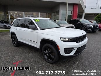 2023 Jeep Grand Cherokee Altitude Automatic SUV 4 Door 3.6L V6 24V VVT Engine 4X4