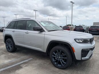 2026 Silver Zynith Jeep Grand Cherokee Limited SUV 2.0L Hurricane 4 Turbo with ESS Engine 4 Door