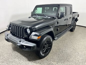 2022 Black Clearcoat Jeep Gladiator Altitude G 3.6L V6 Cylinder Engine3.6 Automatic 4X4