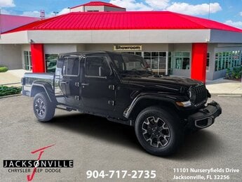 2026 Black Clearcoat Jeep Gladiator Sahara 3.6L V6 24V VVT Engine 4 Door 4X4 Truck Automatic