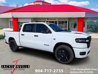 2026 Bright White Clearcoat Ram 1500 Laramie HEMI 5.7L V8 Multi Displacement VVT eTorque Engine Automatic 4X4 4 Door Truck