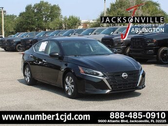 2024 Super Black Nissan Altima 2.5 S 4 Door G 2.5L 4 Cylinder Engine2.5 Automatic (CVT) Car FWD