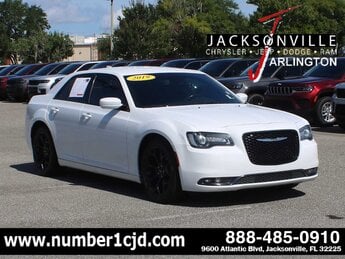 2019 Bright White Clearcoat Chrysler 300 300S 4 Door Car G 3.6L V6 Cylinder Engine3.6