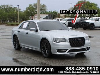 2023 Silver Mist Clearcoat Chrysler 300 Touring L Car Automatic RWD