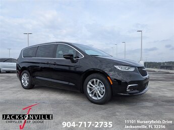 2026 Diamond Black Crystal Pearlcoat Chrysler Pacifica Select 3.6L V6 24V VVT Engine Automatic 4 Door