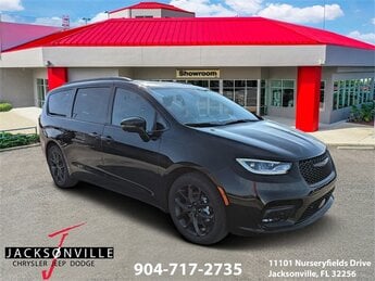 2026 Diamond Black Crystal Pearlcoat Chrysler Pacifica Select FWD 3.6L V6 24V VVT Engine 4 Door Automatic Van