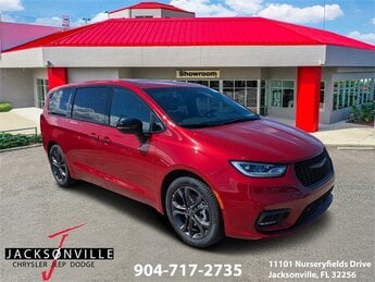 2026 Red Hot Pearlcoat Chrysler Pacifica Select 4 Door FWD 3.6L V6 24V VVT Engine