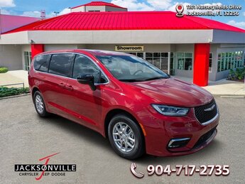 2026 Red Hot Pearlcoat Chrysler Pacifica Select 3.6L V6 24V VVT Engine 4 Door Automatic