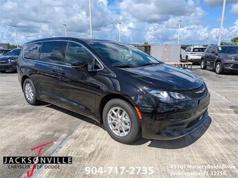 2026 Diamond Black Crystal Pearlcoat Chrysler Voyager LX FWD 4 Door Automatic
