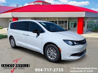 2025 Bright White Clearcoat Chrysler Voyager LX 3.6L V6 24V VVT Engine 4 Door Automatic