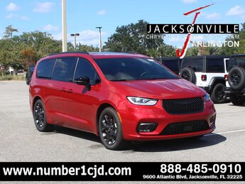 2026 Red Hot Pearlcoat Chrysler Pacifica Limited FWD Automatic Van