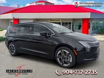 2027 Diamond Black Crystal Pearlcoat Chrysler Pacifica Limited Van 3.6L V6 24V VVT Engine FWD Automatic