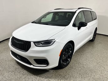 2025 Chrysler Pacifica Limited Van G 3.6L V6 Cylinder Engine3.6 4 Door FWD Automatic