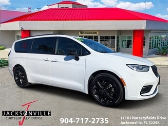 2025 Chrysler Pacifica Limited Automatic Van FWD 4 Door