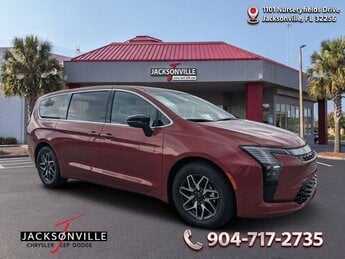 2027 Chrysler Pacifica Limited 3.6L V6 24V VVT Engine Automatic Van 4 Door