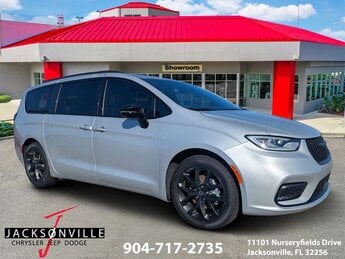 2026 Silver Mist Clearcoat Chrysler Pacifica Limited 3.6L V6 24V VVT Engine Automatic 4 Door