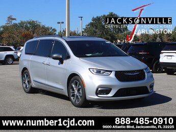 2026 Silver Mist Clearcoat Chrysler Pacifica Pinnacle FWD Van G 3.6L V6 Cylinder Engine3.6 4 Door Automatic