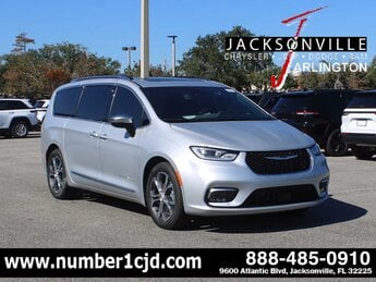 2026 Silver Mist Clearcoat Chrysler Pacifica Pinnacle FWD Van G 3.6L V6 Cylinder Engine3.6 4 Door Automatic
