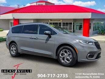 2023 Ceramic Gray Clearcoat Chrysler Pacifica Limited Van AWD 4 Door Automatic