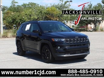 2025 Diamond Black Crystal Pearlcoat Jeep Compass Latitude G 2.0L 4 Cylinder Engine2.0 Automatic 4 Door