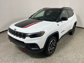 2025 Bright White Clearcoat Jeep Compass Trailhawk SUV G 2.0L 4 Cylinder Engine2.0 4 Door