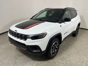 2025 Bright White Clearcoat Jeep Compass Trailhawk SUV G 2.0L 4 Cylinder Engine2.0 4 Door