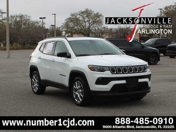 2022 Bright White Clearcoat Jeep Compass Latitude Lux 4 Door 4X4 Automatic