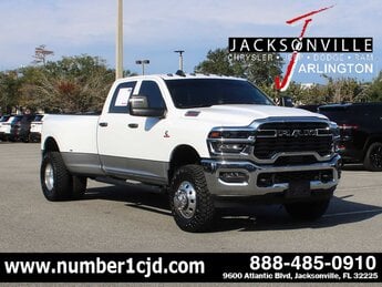 2025 Bright White Clearcoat Ram 3500 Tradesman 4X4 4 Door D 6.7L Straight 6 Cylinder Engine6.7 Automatic